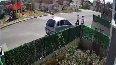 وحشية مفرطة.. سيدة تركية تدهس طفلا بسيارتها بعد تشاجره مع ابنها