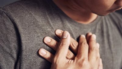 بالرغم من آثاره الجانبية.. دراسة: لقاح كورونا يقلل من الإصابة بقصور القلب 