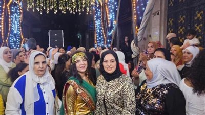 سفيرة البحرين بالقاهرة تحضر حفل زفاف شعبي بإمبابة