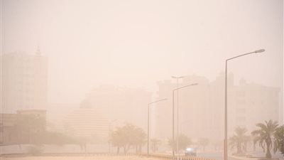 ضباب كثيف وتحذيرات شديدة من تدني الرؤية في الكويت اليوم الجمعة