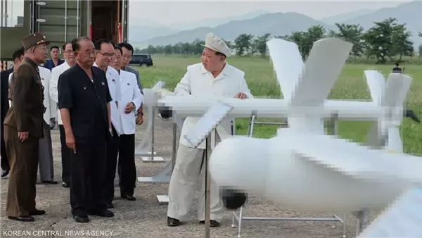 كيم يشاهد اختبار