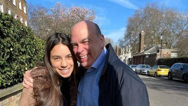 مايك لينش وابنته