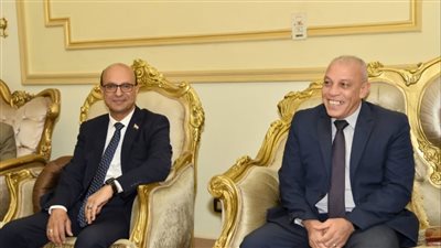 رئيس جامعة أسيوط يلتقي رئيس هيئة تنمية الصعيد لدعم المشروعات والمجالات التنموية والخدمية