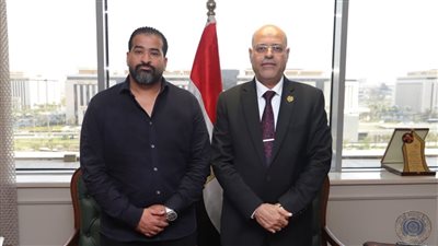 بعد استقباله من وزير العمل.. الشاب محمد نجيب يروي تفاصيل تجربته في تربية الدواجن | خاص