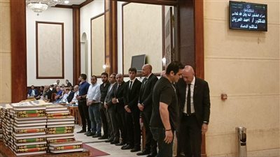 حمزة علاء ورامي رضوان ورئيس اللجنة الأولمبية.. أبرز الحضور في عزاء والد شريف العريان| بث مباشر