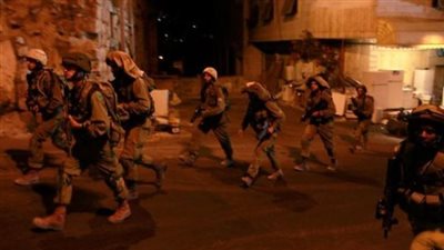 إعلام عبري: جيش الاحتلال يغلق جميع مداخل جنين ويعلن مشاركة مئات الجنود بغطاء جوي واسع على الضفة