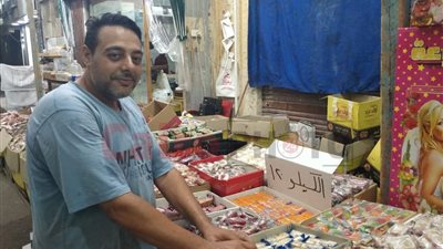 شغالين من 44 سنة.. أسرة قبطية تخصصت في صناعة حلاوة المولد بالمنوفية: الأمانة والجودة سر الصنعة|صور