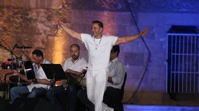 لقطات من حفل مدحت صالح في مهرجان القلعة| صور
