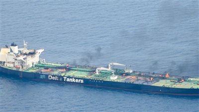 بدء عملية إنقاذ لانتشال ناقلة نفط عالقة في البحر الأحمر بعد هجوم حوثي خلال ساعات