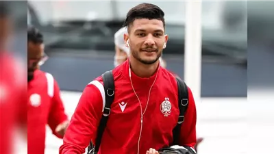 الركراكي يفضل إراحة أشرف داري خوفًا من تفاقم الإصابة 