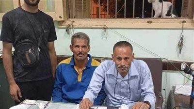 سلمها ورفض المكافأة.. عامل نظافة يعثر على 16 ألف جنيه داخل محطة قطار في قنا