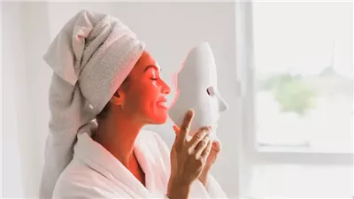 هل أقنعة الوجه LED فعالة لعلاج مشاكل البشرة؟