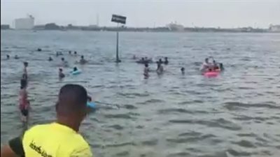 رغم ارتفاع درجات الحرارة.. الأمطار تفاجئ المصطافين على شواطئ الإسماعيلية| بث مباشر