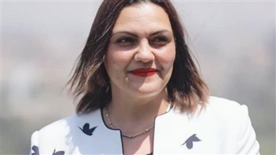 عملت مذيعة بالتليفزيون المصري.. تعيين الدكتورة دينا فاروق أبو زيد عميدا لكلية الإعلام بجامعة 6 أكتوبر