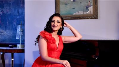 على طريقة البوب الشعبي.. السوبرانو أميرة سليم تقدم أغنية بنحب المصرية