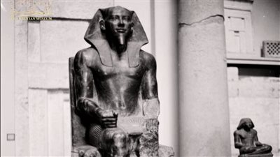 المتحف المصري بالتحرير ينشر صورة قديمة لـ تمثال الملك خفرع 