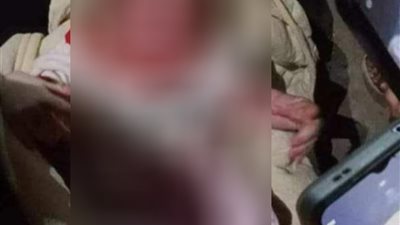 عمره شهور.. العثور على طفل رضيع أمام مسجد في الفيوم