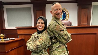 هل تشارك ضابطة فلسطينية ترتدي الحجاب في صفوف الجيش الإسرائيلي؟