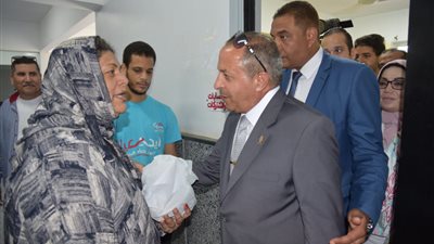 محافظ بورسعيد: العمل على حل أزمة مستحقي الإسكان التعاوني.. و129 مليون جنيه إيجارات متأخرة