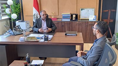 الإسكان تبحث مع إحدى الشركات المتخصصة في استخدام التكنولوجيا تقديم خدمات المياه والصرف