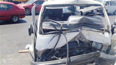 إصابة 5 أشخاص في انقلاب ميكروباص أعلى الطريق الصحراوي الشرقي في حلوان