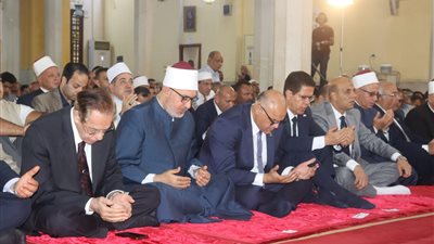 مفتي الجمهورية يؤدي صلاة الجمعة في مسجد ناصر ببنها احتفالا بالعيد القومي