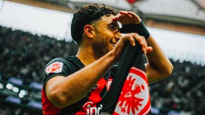 عمر مرموش يلمح لاستمراره مع فرانكفورت ويوجه رسالة للجماهير: الحب الذي شعرت به لا يصدق 