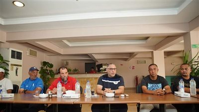 رئيس إنبي خلال اجتماعه بالأجهزة الفنية لقطاع الناشئين: أصبحنا براند والبطولات مش هدفنا الرئيسي