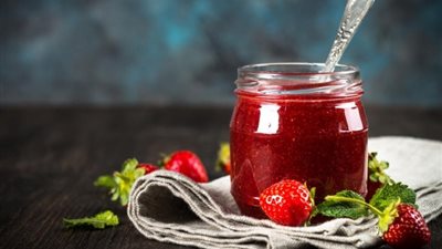 طريقة عمل مربى الفراولة فاطمة أبو حاتي.. نصائح وحيل للحفاظ على المذاق