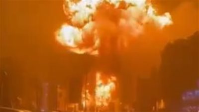 بالفيديو.. انفجار هائل لمحطة غاز في حي المنصورة بمدينة عدن اليمنية 