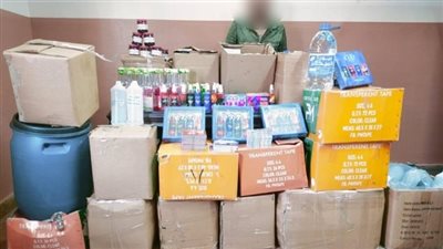 القبض على عاطل بحوزته مستحضرات تجميل وملصقات مجهولة المصدر بالقاهرة 