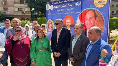 بأحد الأحياء الضخمة.. محافظ الجيزة: تطبيق منظومة جديدة لجمع القمامة من المنازل خلال أيام