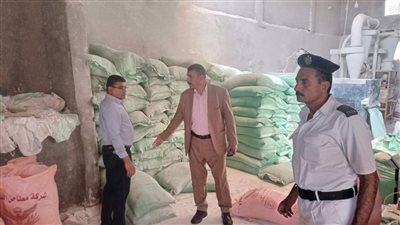 بعد ضبطهم مسبقا.. صاحب مخزن يبدد حرز 20 طن دقيق مدعم بالمنوفية