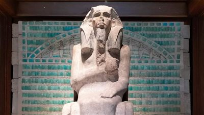 المتحف المصري بالتحرير يلقي الضوء على تمثال الملك زوسر بسقارة | صور 