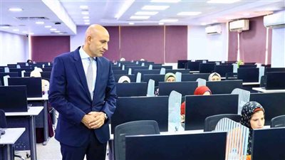وزير التعليم يتفقد أعمال امتحان المتقدمين لمسابقة شغل وظائف معلم مساعد