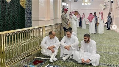 شاهدا توسعات الحرم.. علاء وجمال مبارك يزوران مسجد الرسول في المدينة المنورة