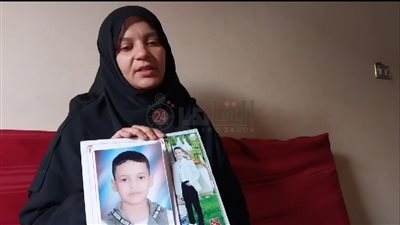 قبل بدء محاكمة المتهم بقتل نجله في سوهاج.. والدة الضحية: عيني مش بتشوف النوم وقلبي محروق على ضنايا