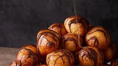 وصفة الكافيهات| طريقة عمل الزلابية بكوب دقيق.. زلابية العشر دقائق 