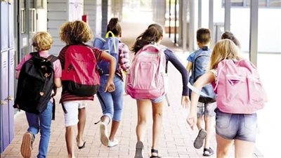 نصائح للآباء لمحاربة مخاوف الأطفال من عودة المدارس