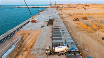 يخدم 8 مناطق لوجستية.. كيف يُحيي ممر العريش - طابا حركة التجارة والصناعة بسيناء؟│ تقرير