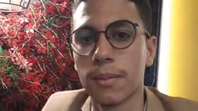 شاب بالمنيا يبتكر شات بوت باللغة العامية: بيترجم النصوص وبيحل مسائل الفيزياء في ثانيتين| بث مباشر