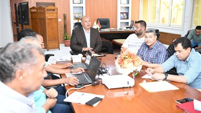 للحفاظ على الوجه الجمالي.. محافظ قنا يوجه بتجميل الميادين ومواصلة أعمال التشجير لزيادة المساحات الخضراء