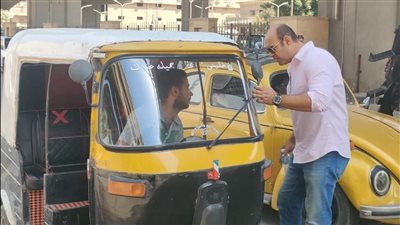 ضبط 20 سيارة ومركبتي توك توك خلال حملة للقضاء على المخالفات بالجيزة