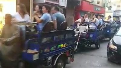 سياحة التروسيكل.. نوع جديد من الترفيه بشوارع الأقصر ينشر البهجة بين السائحين| صور