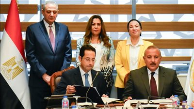 وزيرة البيئة تشهد توقيع عقد إدارة وتشغيل مصنع تدوير ومعالجة المخلفات الصلبة بالغربية 