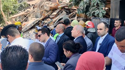 محافظ القاهرة يتفقد موقع العقار المنهار في منطقة أرض الجولف بمدينة نصر