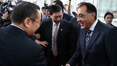 رئيس الوزراء يلتقي عضو اللجنة الدائمة للمكتب السياسي بالحزب الشيوعي الصيني