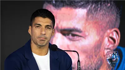 لويس سواريز يعلن اعتزاله اللعب دوليًا