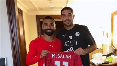 محمد صلاح يصل معسكر المنتخب ويعقد جلسة مع حسام حسن 