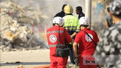 الهلال الأحمر: تقديم الدعم النفسي للناجين من انهيار عقار أرض الجولف.. واستمرار الاستجابة لأكثر من 12 ساعة